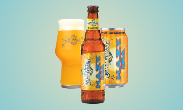 Sweetwater HAZY IPA flesje blikje en glas